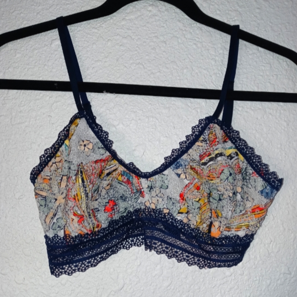 VICTORIA SECRET BRALETTE